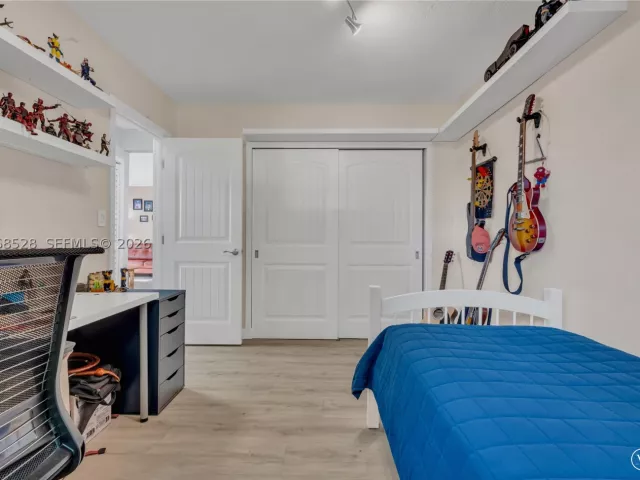 Продажа дома по адресу 4275 SW 87th Ave - фото 9263289