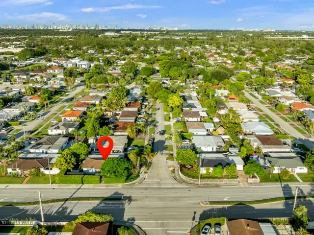 Продажа дома по адресу 4275 SW 87th Ave - фото 9263294