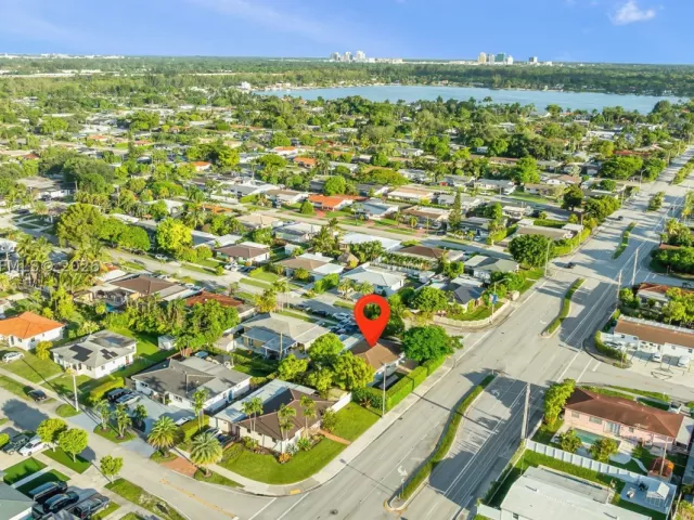 Продажа дома по адресу 4275 SW 87th Ave - фото 9263295
