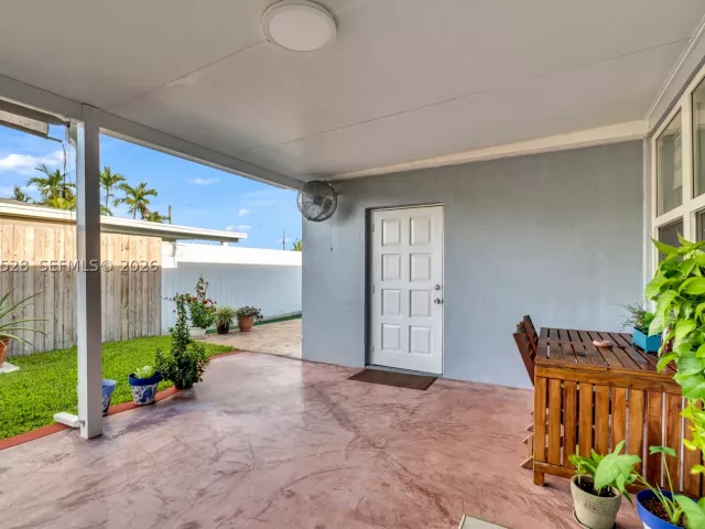 Продажа дома по адресу 4275 SW 87th Ave - фото 9263259