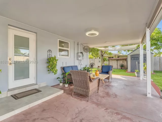 Продажа дома по адресу 4275 SW 87th Ave - фото 9263261