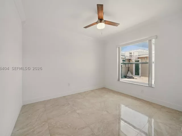 Продажа дома по адресу 5202 NW 187th St - фото 9246083