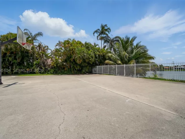 Продажа дома по адресу 5202 NW 187th St - фото 9246098