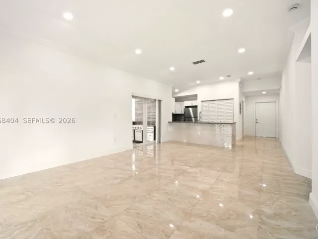 Продажа дома по адресу 5202 NW 187th St - фото 9246060
