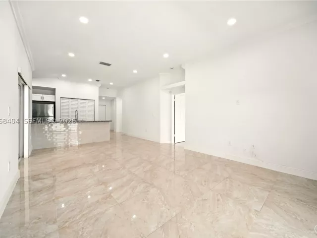 Продажа дома по адресу 5202 NW 187th St - фото 9246062