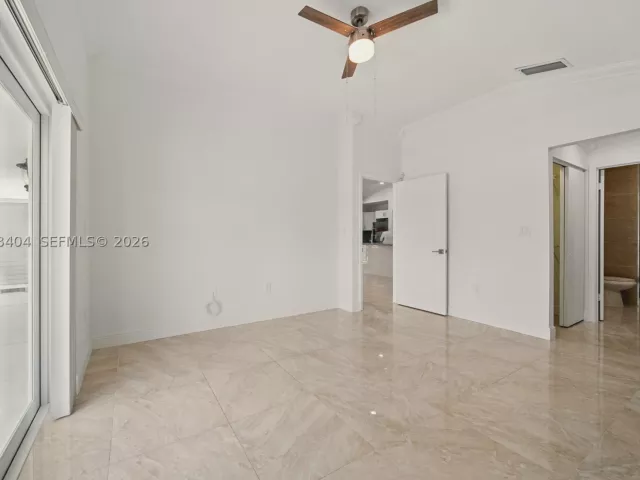 Продажа дома по адресу 5202 NW 187th St - фото 9246070