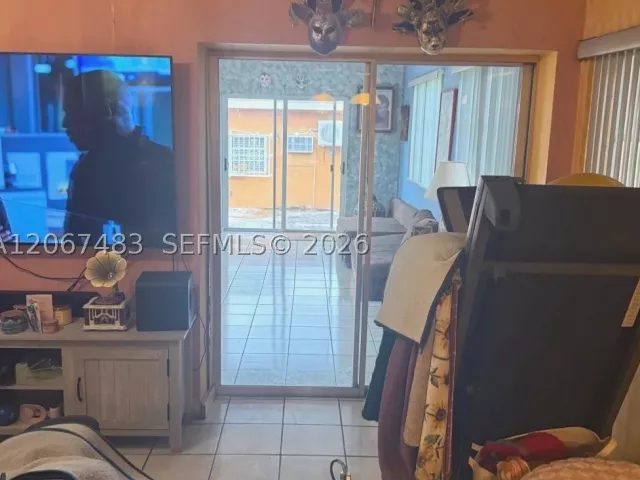 Продажа дома по адресу 3969 SW 2nd St - фото 9282246