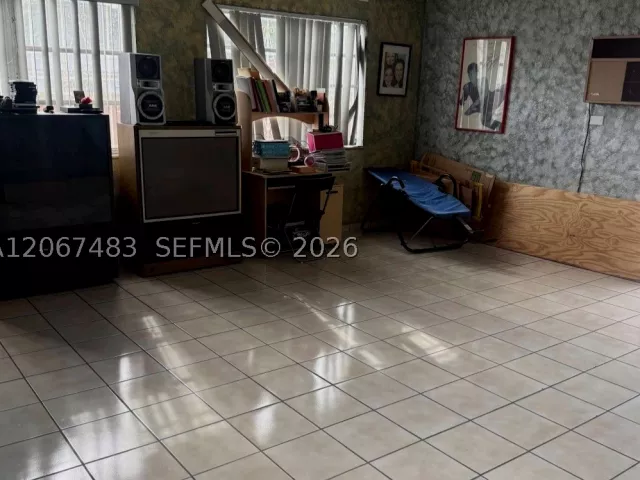 Продажа дома по адресу 3969 SW 2nd St - фото 9282247