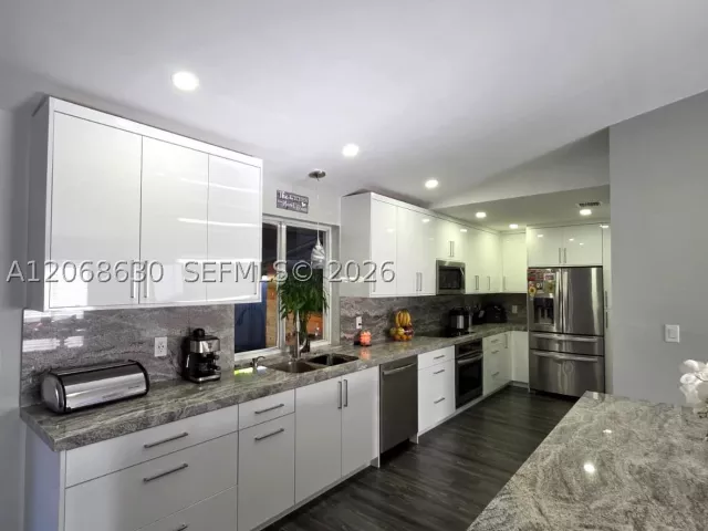 Продажа дома по адресу 11122 SW 143rd Ct - фото 9272400