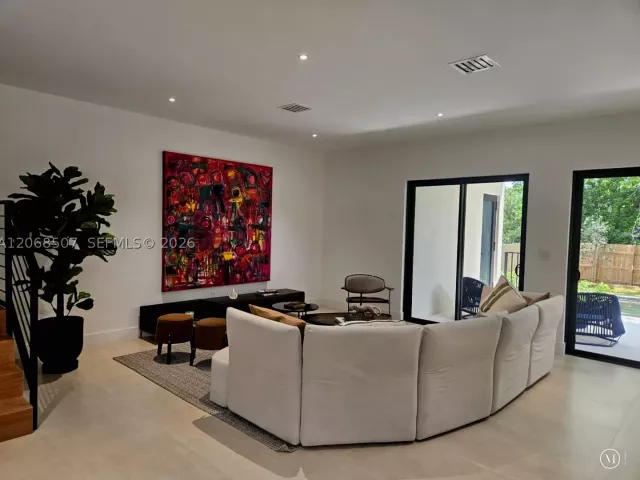 Продажа дома по адресу 2927 SW 36th Ave - фото 9244758