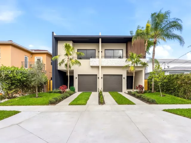 Продажа дома по адресу 2927 SW 36th Ave - фото 9244742