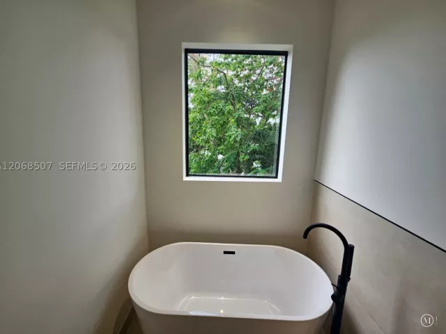 Продажа дома по адресу 2927 SW 36th Ave - фото 9244779