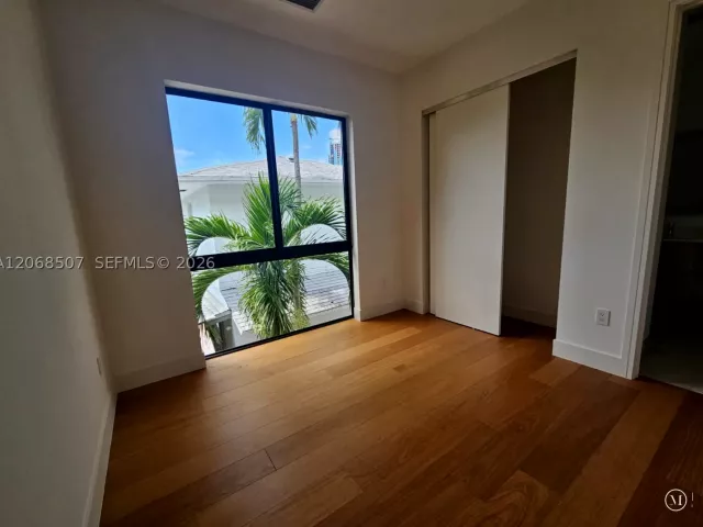 Продажа дома по адресу 2927 SW 36th Ave - фото 9244784