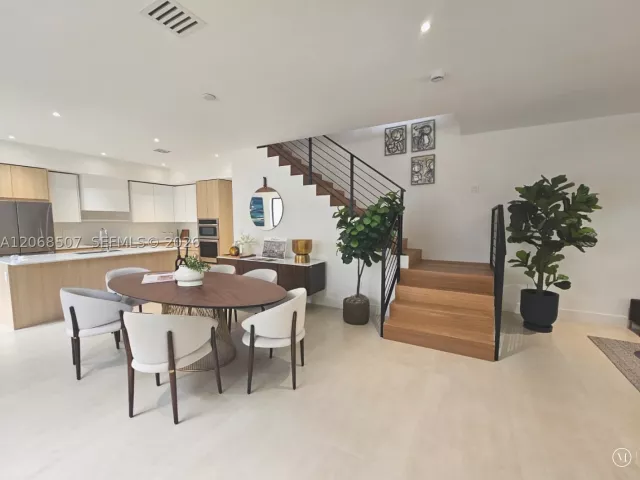 Продажа дома по адресу 2927 SW 36th Ave - фото 9244744