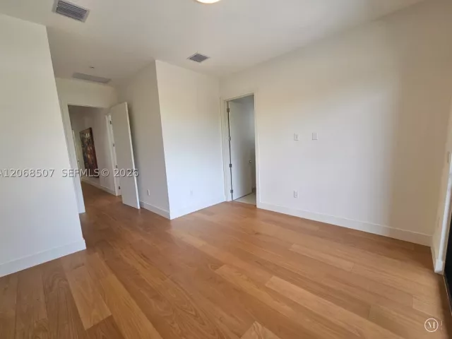 Продажа дома по адресу 2927 SW 36th Ave - фото 9244791