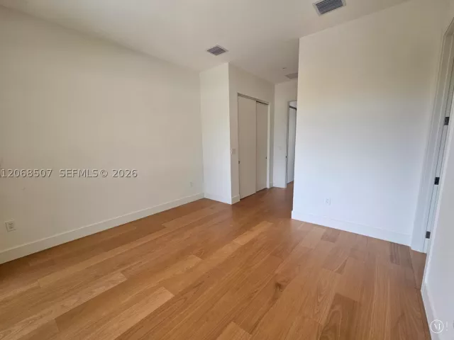 Продажа дома по адресу 2927 SW 36th Ave - фото 9244793