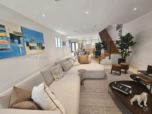 Продажа дома по адресу 2927 SW 36th Ave - фото 9244750