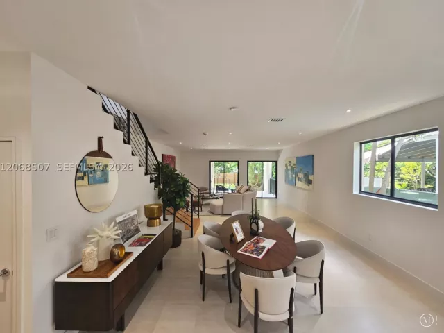 Продажа дома по адресу 2927 SW 36th Ave - фото 9244752