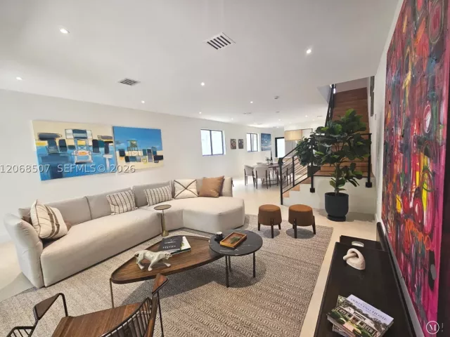 Продажа дома по адресу 2927 SW 36th Ave - фото 9244754