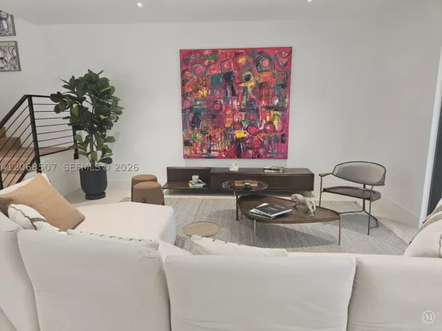 Продажа дома по адресу 2927 SW 36th Ave - фото 9244756