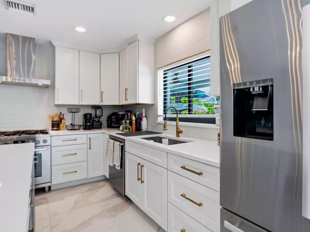 Продажа дома по адресу 2447 SE 10th Street - фото 9275282