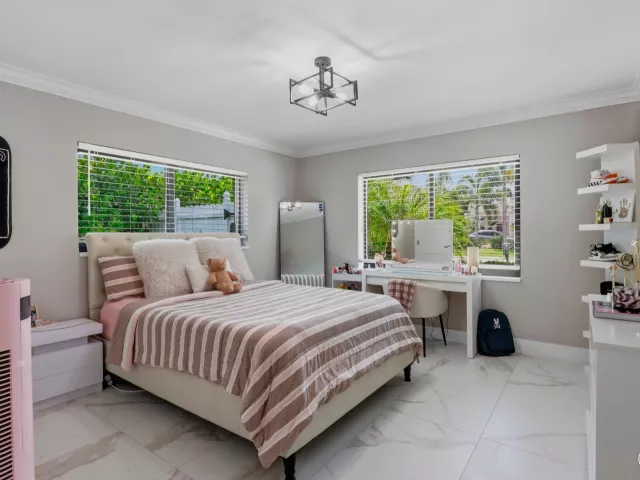 Продажа дома по адресу 2447 SE 10th Street - фото 9275288