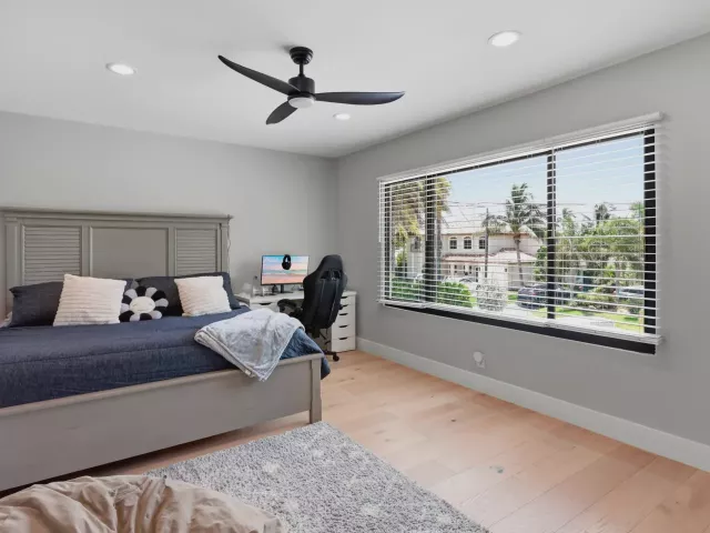 Продажа дома по адресу 2447 SE 10th Street - фото 9275291
