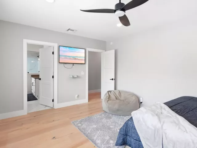 Продажа дома по адресу 2447 SE 10th Street - фото 9275292