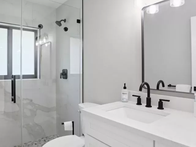 Продажа дома по адресу 2447 SE 10th Street - фото 9275295