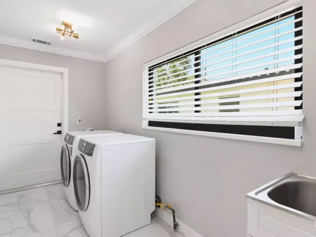 Продажа дома по адресу 2447 SE 10th Street - фото 9275299