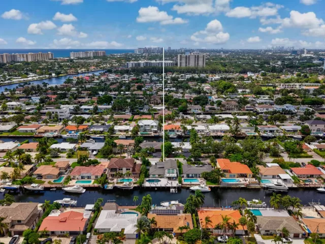 Продажа дома по адресу 2447 SE 10th Street - фото 9275305