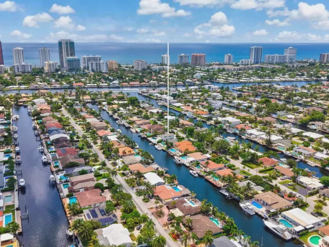 Продажа дома по адресу 2447 SE 10th Street - фото 9275306
