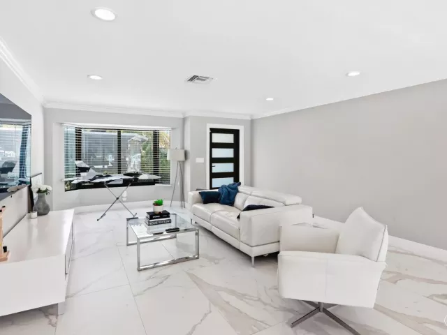 Продажа дома по адресу 2447 SE 10th Street - фото 9275279