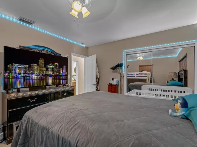 Продажа дома по адресу 11940 SW 186th St - фото 9301123