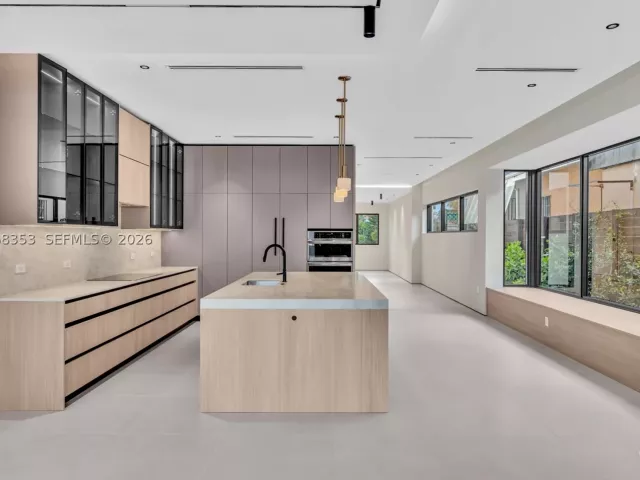 Продажа дома по адресу 2220 SW 14th St - фото 9259915