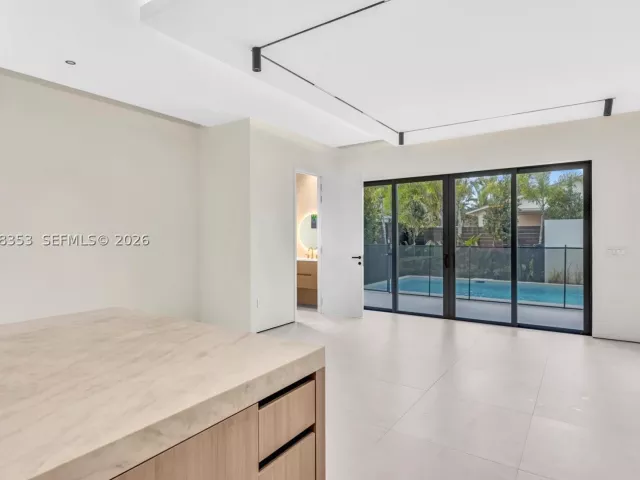 Продажа дома по адресу 2220 SW 14th St - фото 9259923