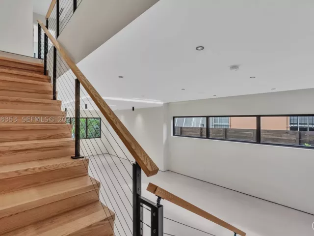 Продажа дома по адресу 2220 SW 14th St - фото 9259927