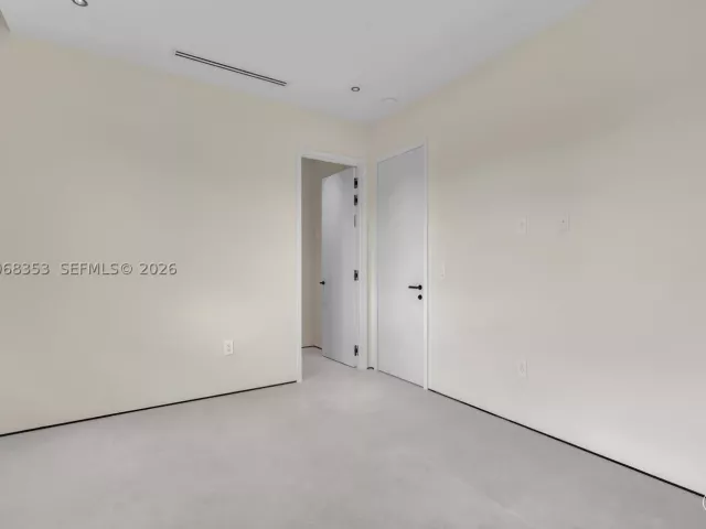 Продажа дома по адресу 2220 SW 14th St - фото 9259930