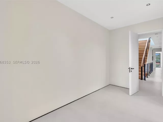 Продажа дома по адресу 2220 SW 14th St - фото 9259931