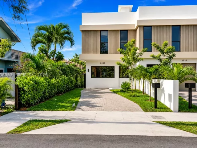 Продажа дома по адресу 2220 SW 14th St - фото 9259900