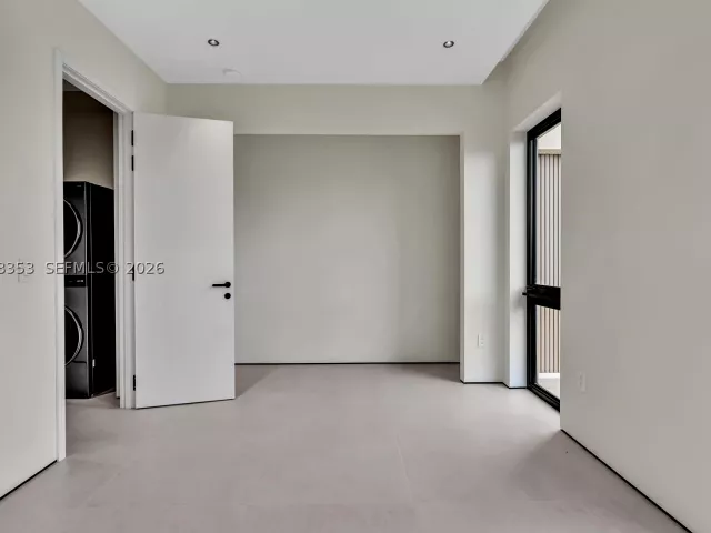 Продажа дома по адресу 2220 SW 14th St - фото 9259932
