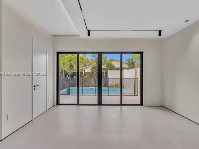 Продажа дома по адресу 2220 SW 14th St - фото 9259940