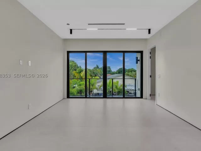Продажа дома по адресу 2220 SW 14th St - фото 9259942