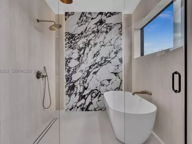Продажа дома по адресу 2220 SW 14th St - фото 9259944