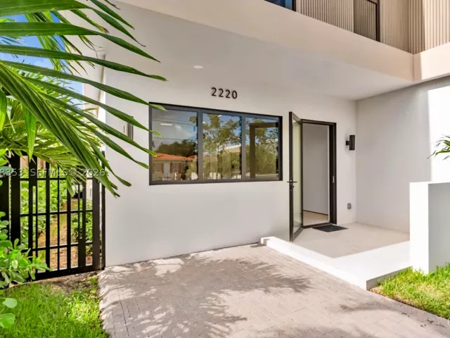 Продажа дома по адресу 2220 SW 14th St - фото 9259902