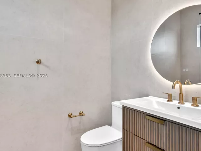 Продажа дома по адресу 2220 SW 14th St - фото 9259951