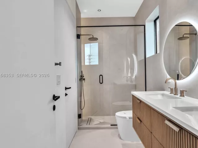 Продажа дома по адресу 2220 SW 14th St - фото 9259955