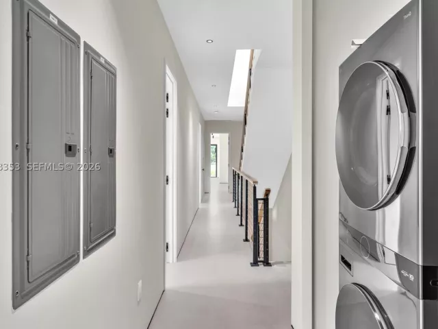 Продажа дома по адресу 2220 SW 14th St - фото 9259957