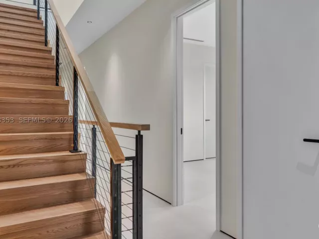 Продажа дома по адресу 2220 SW 14th St - фото 9259959