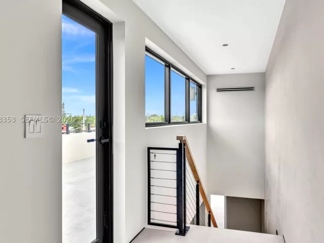 Продажа дома по адресу 2220 SW 14th St - фото 9259961
